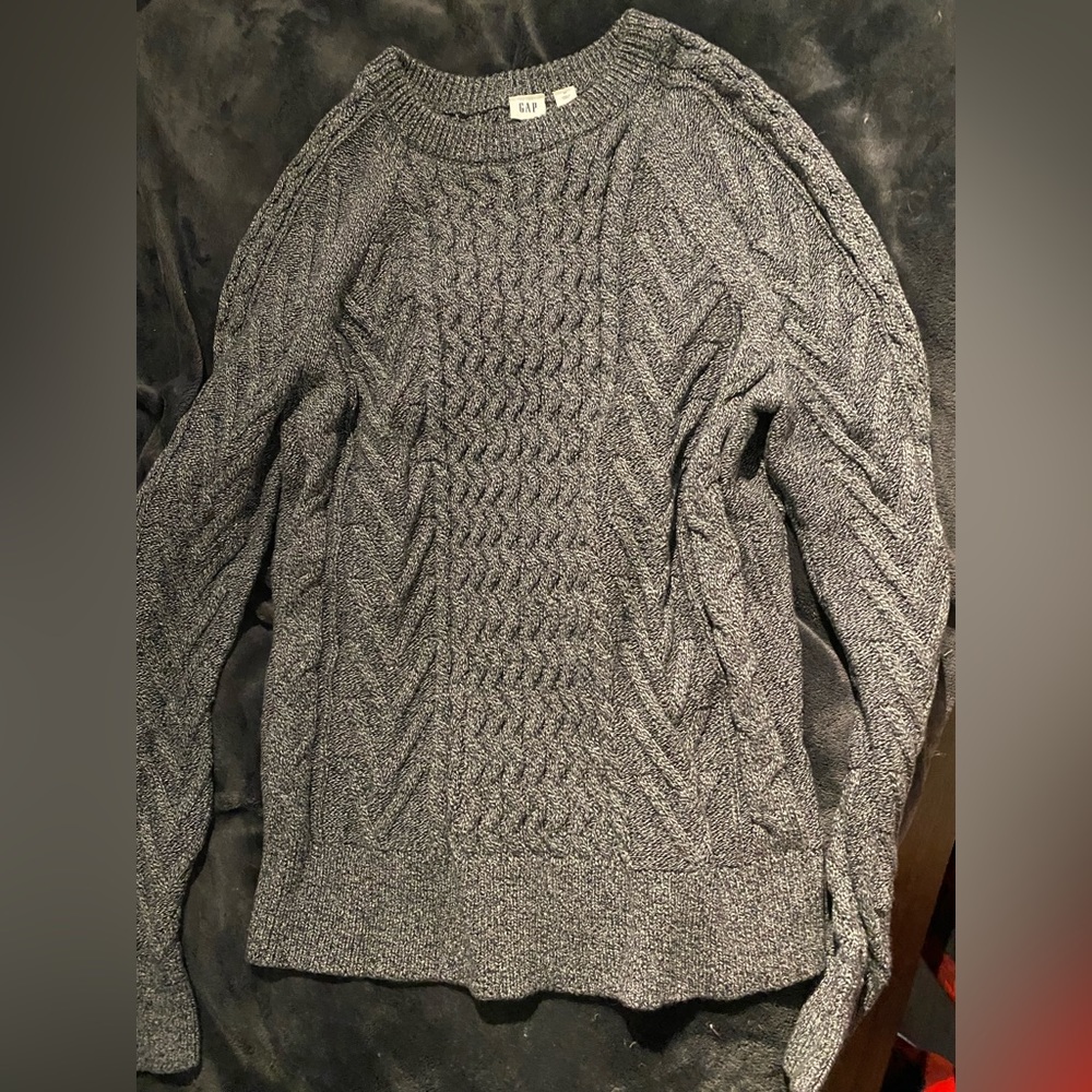 Gap sweater. Size medium